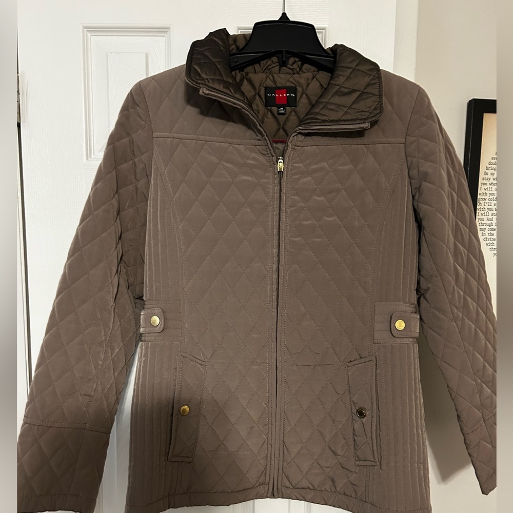 Gallery Quilted Tan Jacket with Gold Zipper
